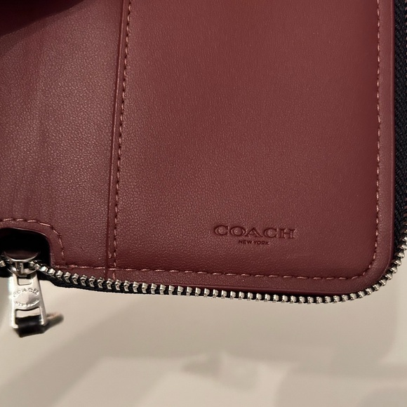 Coach Signature Jacquard Wallet - Picture 9 of 10